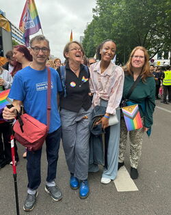 CSD 4er Gruppenbild lachend